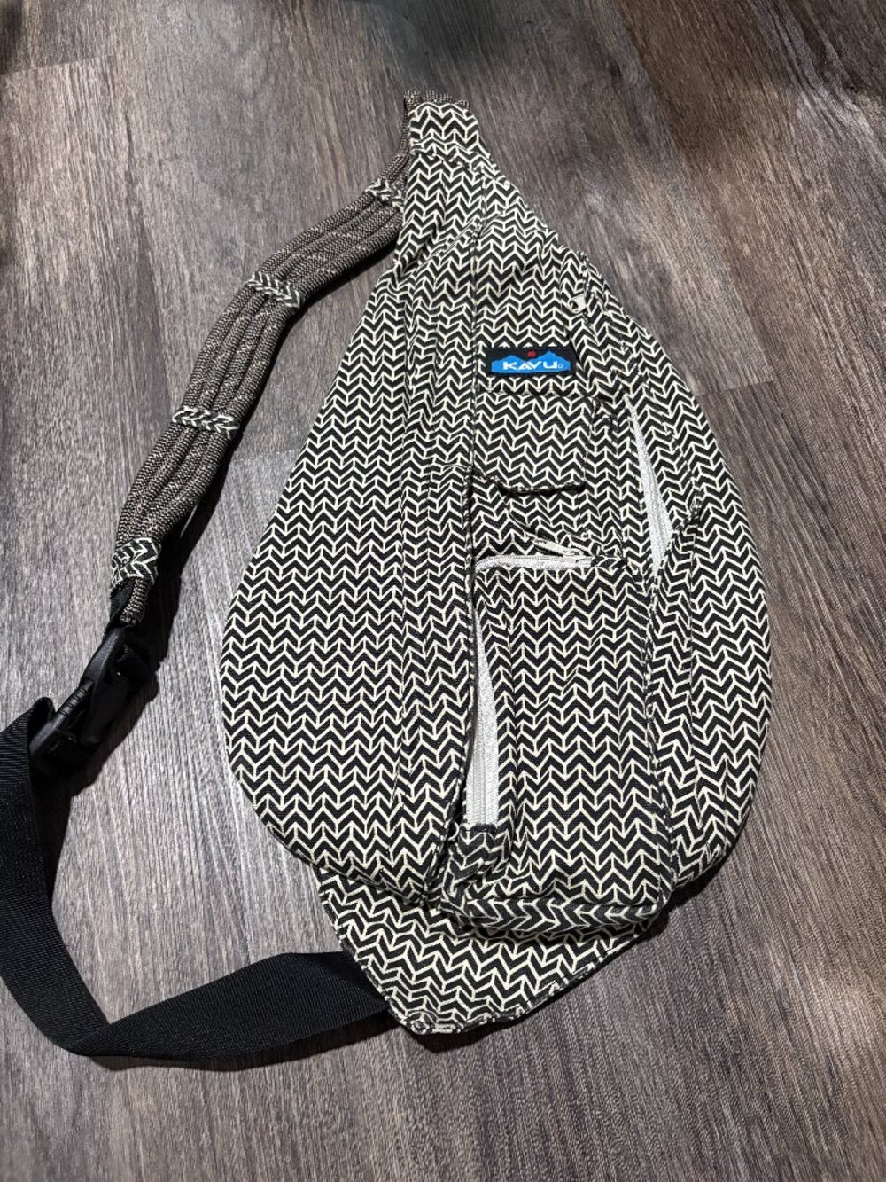 Kavu Backpack Sling Black Cream Chevron  EUC